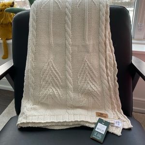 Blanket - white, brand new with tag, tentree